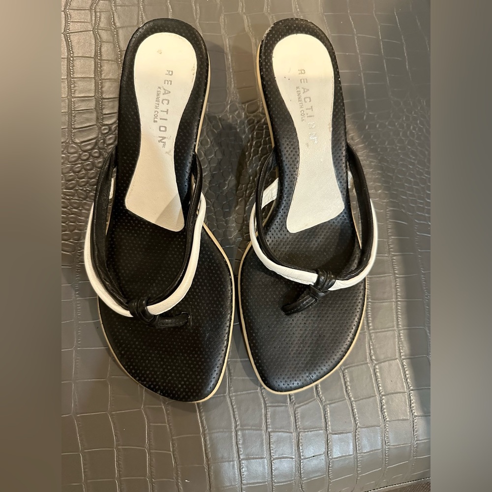 Kenneth Cole black and white sandals size 7!